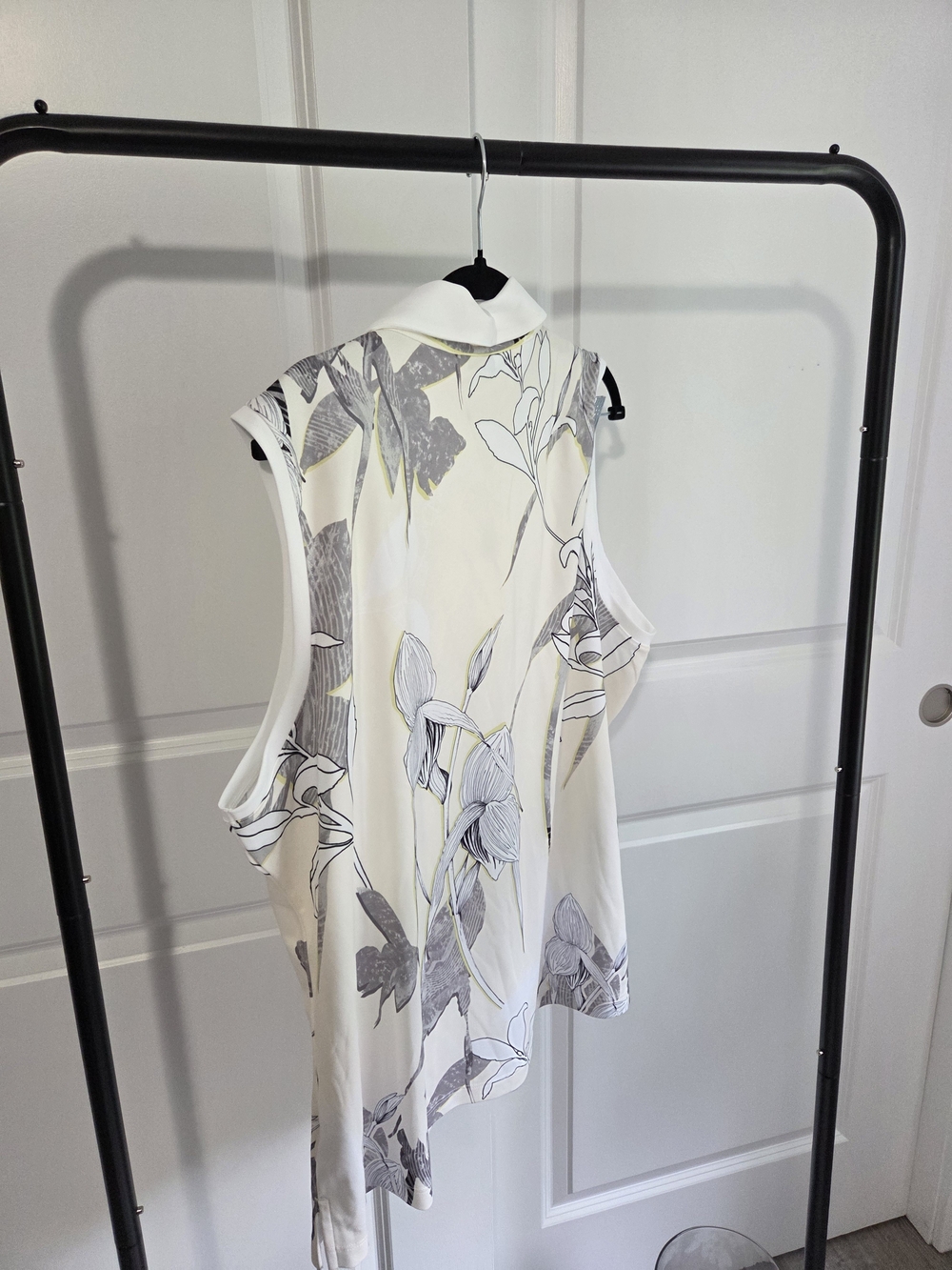 Sleeveless Floral Polo Top - Cream & Gray - Picture 2 of 9
